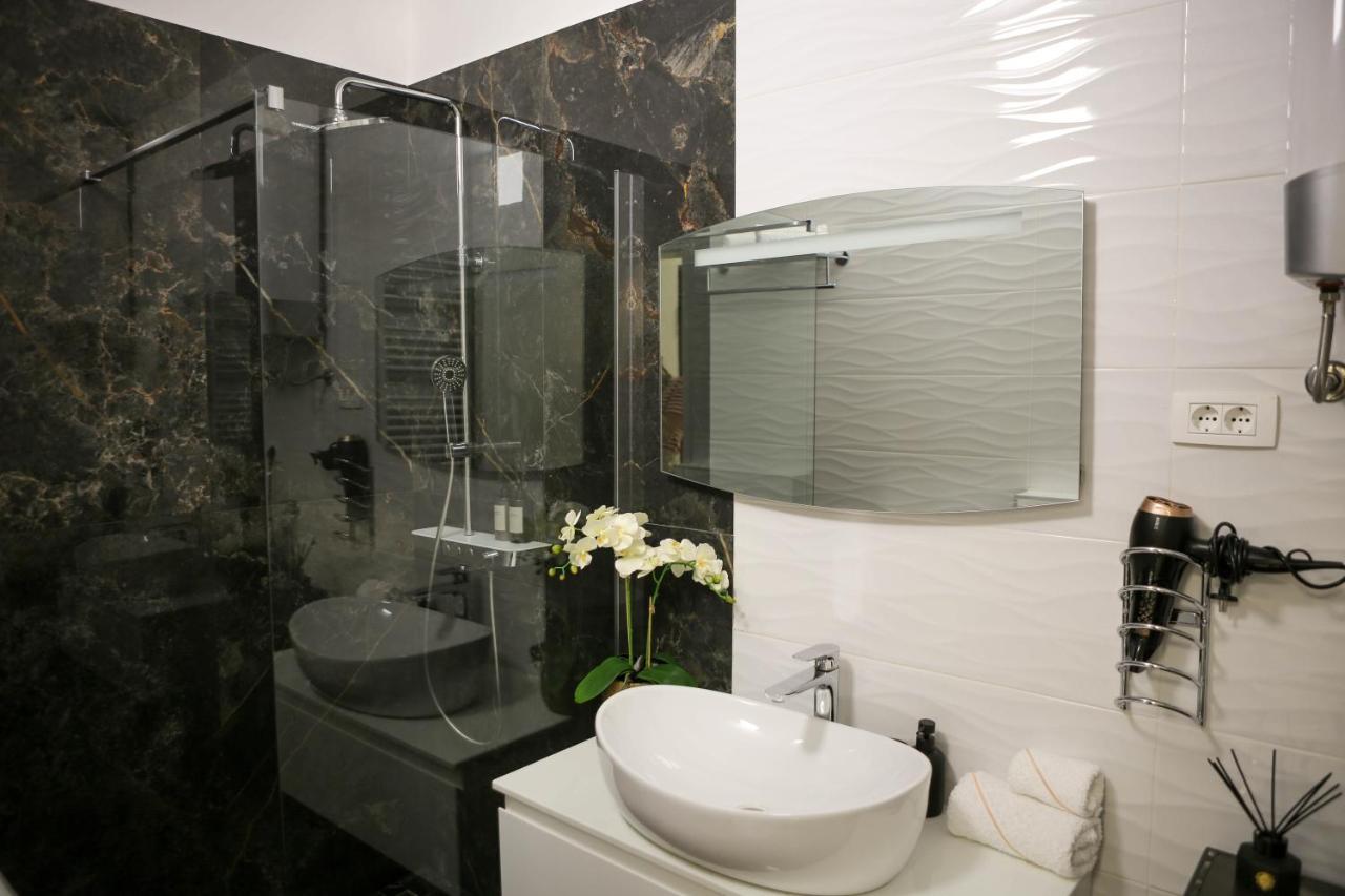 New & Luxury Apartment Tony Split Exterior photo